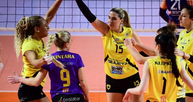 Βόλεϊ: Συνεχίζει στην ΑΕΚ και η Καββαδία