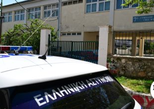 Χαϊδάρι: Ώρες αγωνίας για τη 13χρονη που έπεσε από μπαλκόνι σχολείου