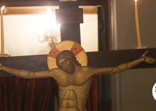 Μεγάλη Πέμπτη: “Σήμερον κρεμάται επί ξύλου…”- Κορυφώνεται το Θείο Δράμα με τη Σταύρωση του Χριστού