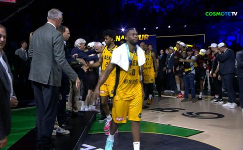 Η απονομή των μεταλλίων της ΑΕΚ (VID)