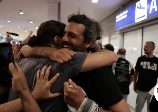 Global Sumud Flotilla: Στην Αθήνα οι 19 που κρατούνταν στο Ισραήλ – Μικρή ένταση στο “Ελ. Βενιζέλος”