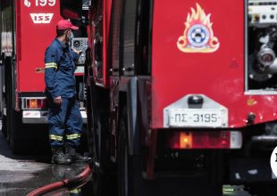 Φωτιά σε κατάστημα καφέ στο κέντρο της Θεσσαλονίκης