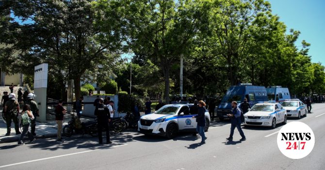 Επεισόδιο στα Άνω Λιόσια: Ομάδα 80 ατόμων επιτέθηκε σε αστυνομικούς με πέτρες και δαγκωματιές