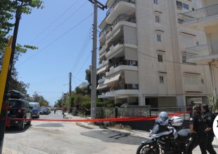 Ηλιούπολη: Σημείωμα είχε αφήσει η μία 17χρονη που έπεσε με τη φίλη της από τον 6ο όροφο
