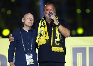 Ηλιόπουλος στη φιέστα της ΑΕΚ: Απήγγειλε το «Αετός Νικητής» για όλους τους Ενωσίτες (VIDEO)