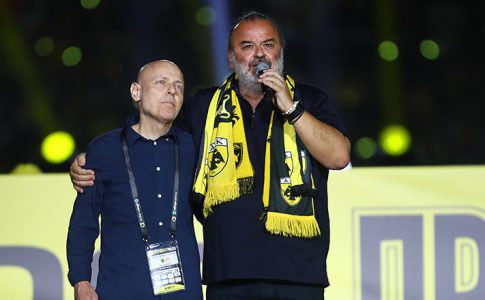 Ηλιόπουλος στη φιέστα της ΑΕΚ: Απήγγειλε το «Αετός Νικητής» για όλους τους Ενωσίτες (VIDEO)