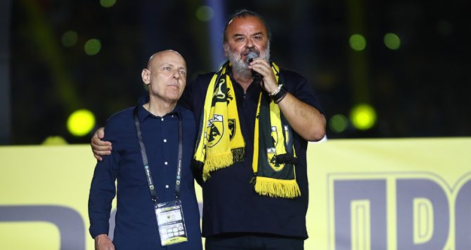 Ηλιόπουλος στη φιέστα της ΑΕΚ: Απήγγειλε το «Αετός Νικητής» για όλους τους Ενωσίτες (VIDEO) Ηλιόπουλος στη φιέστα της ΑΕΚ: Απήγγειλε το «Αετός Νικητής» για όλους τους Ενωσίτες (VIDEO)