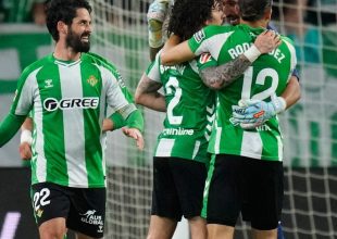 Μπέτις – Έλτσε 2-1: Οι βερδιμπλάνκος ξετύλιξαν το δώρο της Λεβάντε και έκλεισαν θέση στο Champions League