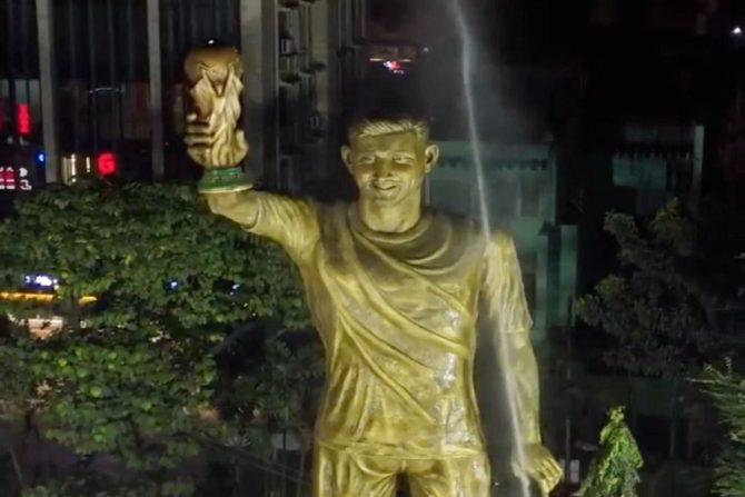Σάλος στην Ινδία με το τεράστιο άγαλμα του Μέσι: Κρίθηκε επικίνδυνο και θα μεταφερθεί