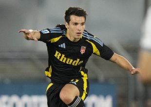 Βερόνα – Κόμο 0-1: Ο Δουβίκας οδηγεί την ομάδα του Φάμπρεγας στην Ευρώπη
