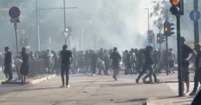 Τορίνο – Γιουβέντους: Σκηνές χάους εντός κι εκτός γηπέδου, προσωρινή διακοπή του “derby della mole”