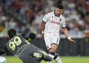 Νάπολι – Μπολόνια 2-3: Απέδρασαν οι Ροσομπλού με γκολ του Ρόου στις καθυστερήσεις