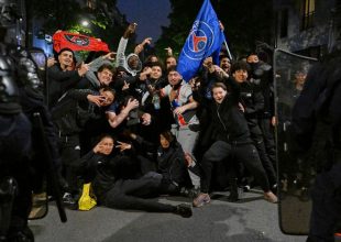 Χάος στο Παρίσι μετά την πρόκριση της Παρί Σεν Ζερμέν με 23 τραυματίες αστυνομικούς και 127 συλλήψεις