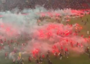 Τσεχία: Πανικός στην Πράγα με καπνογόνια, φωτοβολίδες και χάος στο ντέρμπι της Σλάβια με την Σπάρτα