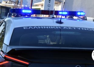 Συνελήφθη 24χρονος οδηγός μοτοσικλέτας στην Παραλιακή – Πέρασε με ”κόκκινο” και έκανε σούζες