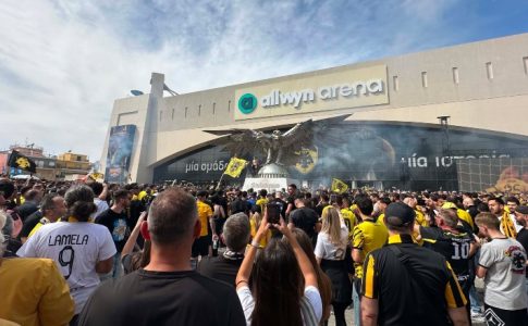 Πανικός στην πλατεία του Αετού για την πρωταθλήτρια ΑΕΚ (VID)