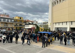 Όχι, δεν παίζει αγώνα η ΑΕΚ – Χαμός έξω από την Αγιά Σοφιά πριν την ανοιχτή προπόνηση! (vid+pics)