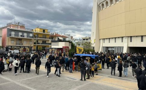 Όχι, δεν παίζει αγώνα η ΑΕΚ – Χαμός έξω από την Αγιά Σοφιά πριν την ανοιχτή προπόνηση! (vid+pics)