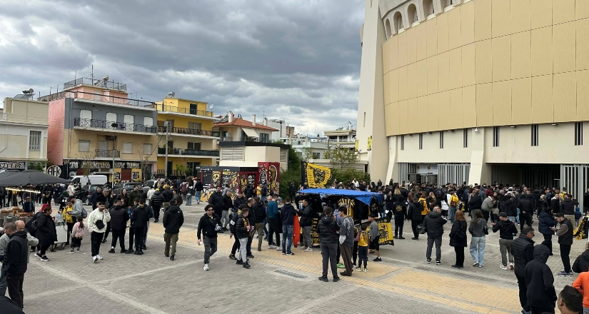 Όχι, δεν παίζει αγώνα η ΑΕΚ – Χαμός έξω από την Αγιά Σοφιά πριν την ανοιχτή προπόνηση! (vid+pics)