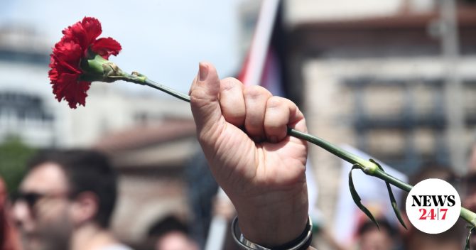 Πρωτομαγιά: Πλήθος διαδηλωτών στο κέντρο παρά την κακοκαιρία