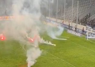 Διακοπή και στη Γαλλία: Οπαδοί της Μπαστιά πέταξαν καπνογόνα και φωτοβολίδες στον αγωνιστικό χώρο μετά τον υποβιβασμό της ομάδας τους