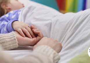 Τραγωδία στην Αίγινα: Βρέφος 21 μηνών πνίγηκε τρώγοντας τσουρέκι