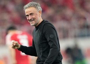 Παρί Σεν Ζερμέν: Η ιδιαίτερη αναφορά του Ενρίκε στην αγκαλιά Ντεμπελέ – Ουπαμεκανό, στα αποδυτήρια της Allianz Arena