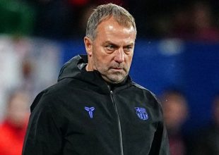 Μπαρτσελόνα: Η επική ατάκα του Φλικ για το πού θα βρίσκεται την ώρα του Εσπανιόλ – Ρεάλ, που ενδεχομένως στέψει πρωταθλητές τους μπλαουγκράνα