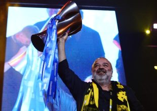 Όλο το μαγαζί όρθιο στον ύμνο της ΑΕΚ (VIDEO)