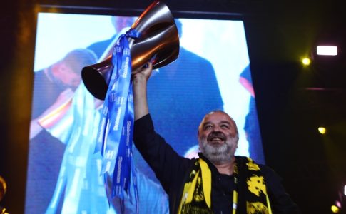 Όλο το μαγαζί όρθιο στον ύμνο της ΑΕΚ (VIDEO)