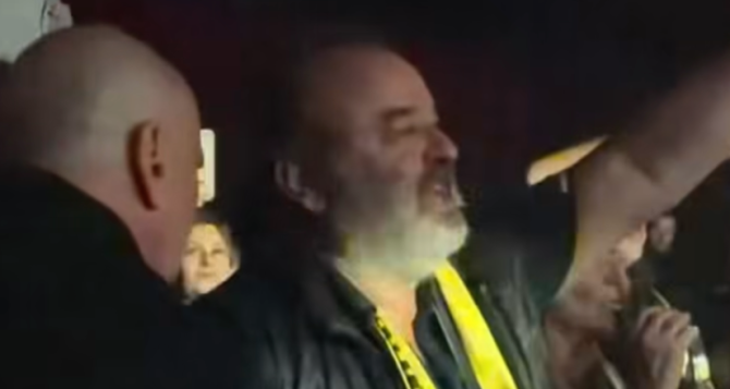 Τα «έσπασε» όλα ο Ηλιόπουλος για το πρωτάθλημα της ΑΕΚΑΡΑΣ (VID)