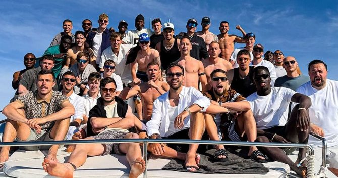 Σάλκε: Γιόρτασε την επιστροφή στην Bundesliga με πάρτι σε γιοτ στην Ίμπιζα