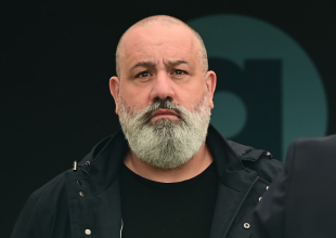 Κάτσε ήσυχα Κωστάκη: Έξαλλος με το… πικάρισμα-απάντηση των φίλων της ΑΕΚ στον Μεντιλίμπαρ