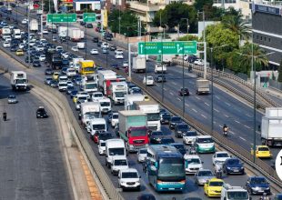Kίνηση στους δρόμους: Απέραντο ”πάρκινγκ” ο Κηφισός λόγω τροχαίου