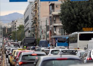 Κίνηση στους δρόμους: Ουρές στον Κηφισό, καθυστερήσεις 30′ στην Αττική Οδό