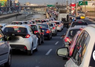 Κηφισός: Σύγκρουση φορτηγού με ΙΧ και δύο μηχανές
