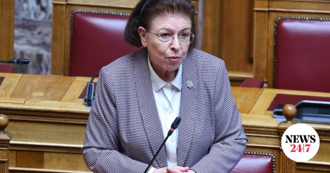 Η μπάλα στην εξέδρα από την Μενδώνη για την οικοδομική άδεια του έργου στη Μονεμβασιά