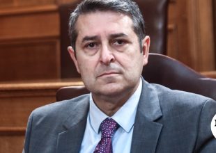 Επέστρεψε από τη Γερμανία ο Γιώργος Μυλωνάκης – Συνεχίζει σε κέντρο αποκατάστασης