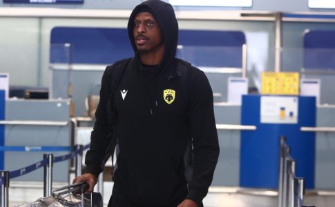 Στιγμές από την αναχώρηση της Βασίλισσας για Ισπανία (ΦΩΤΟ)