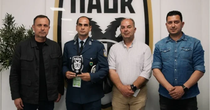 ΠΑΟΚ: Ο Δικέφαλος τίμησε τους αστυνομικούς που έσωσαν μια οικογένεια από φλεγόμενο δώμα στη Θεσσαλονίκη