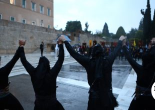 Σύνταγμα: Ο χορός των Ποντίων υπό σφοδρή βροχή – Κορυφώθηκαν οι εκδηλώσεις μνήμης
