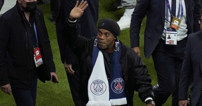 Champions League: Με Ροναλντίνιο και παίκτες που έχουν περάσει από τη Super League η λίστα καλεσμένων της Παρί για τον τελικό