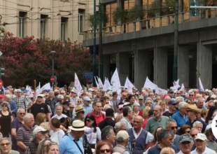 “Δεν φτάνει ούτε για δέκα ημέρες η σύνταξη” – Μεγάλη κινητοποίηση συνταξιούχων στην Αθήνα