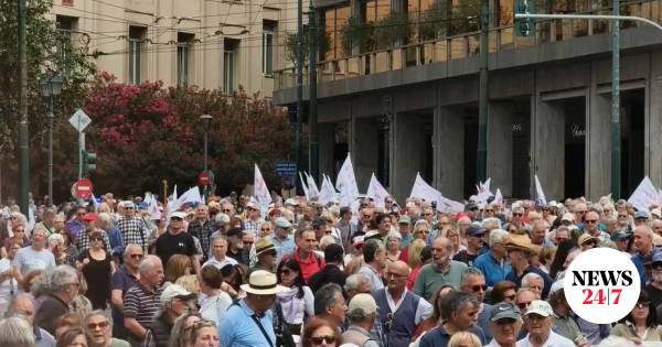 “Δεν φτάνει ούτε για δέκα ημέρες η σύνταξη” – Μεγάλη κινητοποίηση συνταξιούχων στην Αθήνα