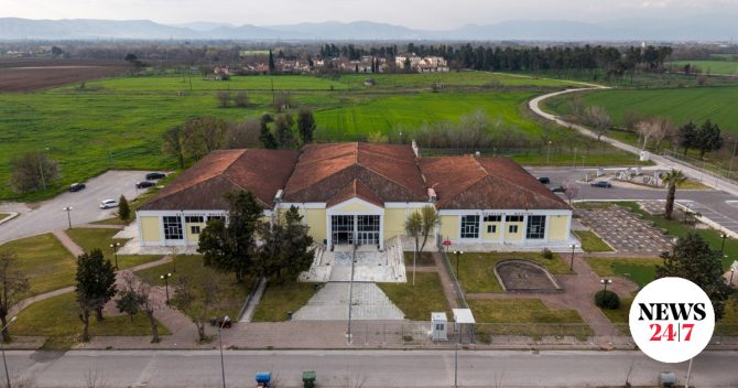 Δίκη για τα Τέμπη: Εικόνες από τη βελτιωμένη αίθουσα του Εφετείου Κακουργημάτων Λάρισας