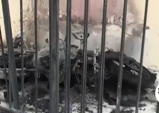Θεσσαλονίκη: Φωτιά σε μοτοποδήλατο επεκτάθηκε σε διαμέρισμα και δύο ΙΧ