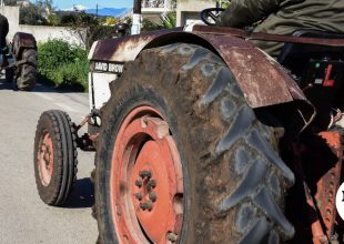 Λάρισα: Νεκρός ανασύρθηκε 58χρονος που καταπλακώθηκε από τρακτέρ