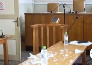 Βέροια: Φωτιστικό έπεσε στο κεφάλι δικηγόρου μέσα στο Πρωτοδικείο Νάουσας