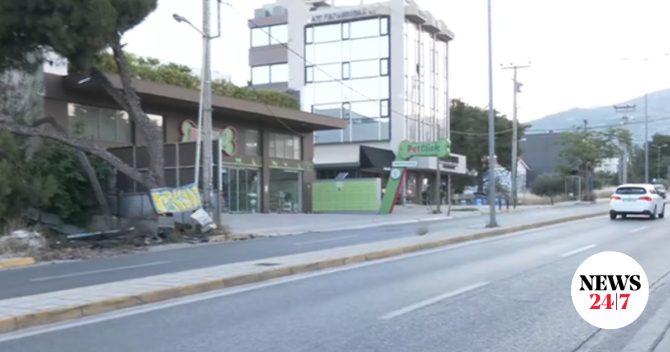 Σοβαρό τροχαίο στα Βριλήσσια – ΙΧ καρφώθηκε σε δέντρο μετά από ανεξέλεγκτη πορεία