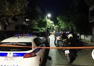 Χολαργός: ”Ακούστηκε κρότος και μετά «βοήθεια»” – Εκτός κινδύνου νοσηλεύεται η 53χρονη